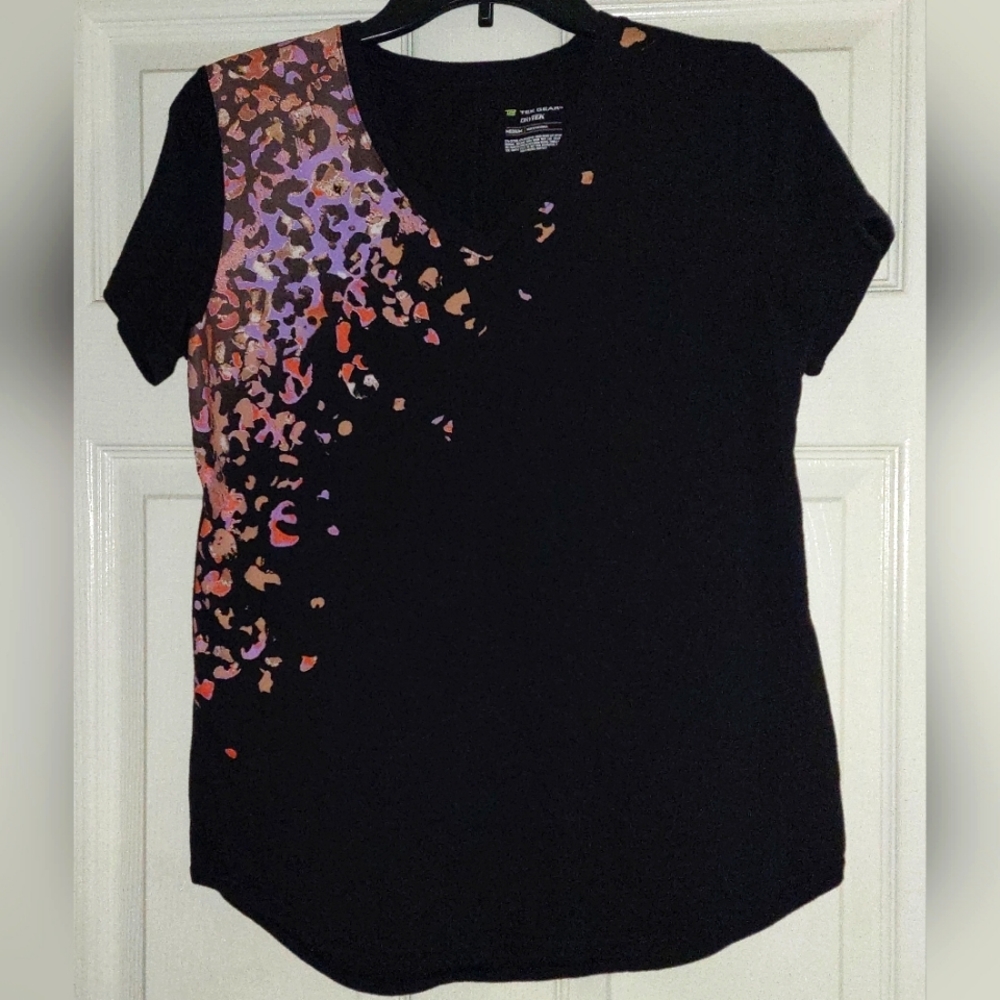 NWOT Tek Gear Colorful Leopard print design Black Tee , size medium